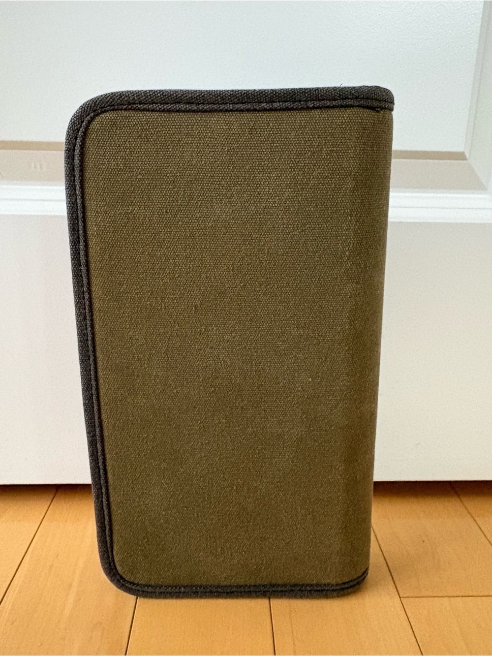 Case Logic 48 CD Organizer Case Book Beige and Olive Canvas - Picture 2 of 3